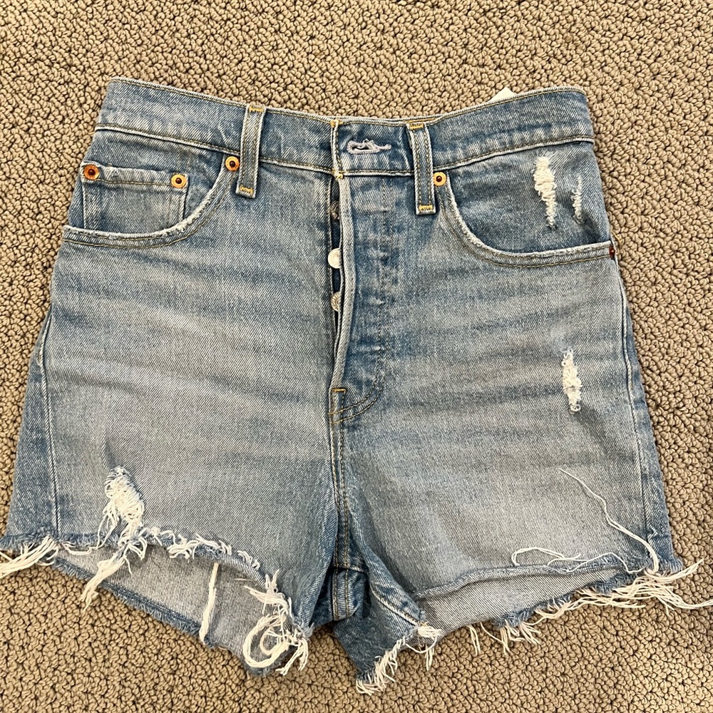 Levi’s Ribcage Shorts